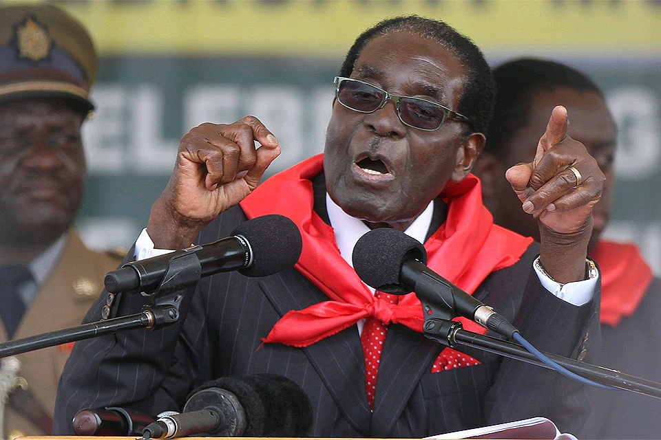 Роберт Мугабе находится у власти в Зимбабве с 1980 года.