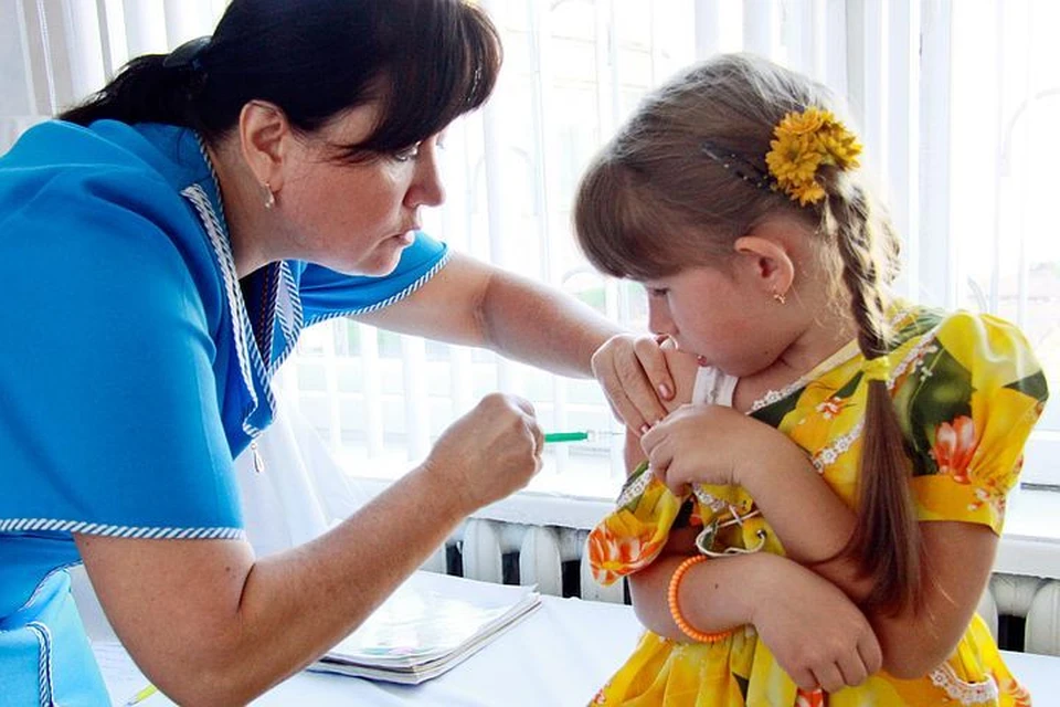 Андрей и Юлия Норкины сегодня поспорят, могут ли прививки быть опасными