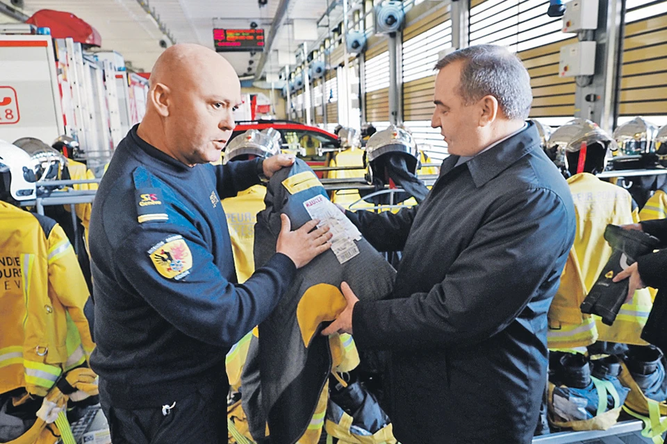 Во время посещения Владимиром Пучковым специализированной пожарно-спасательной части Женевы. Фото: Пресс-служба МЧС России