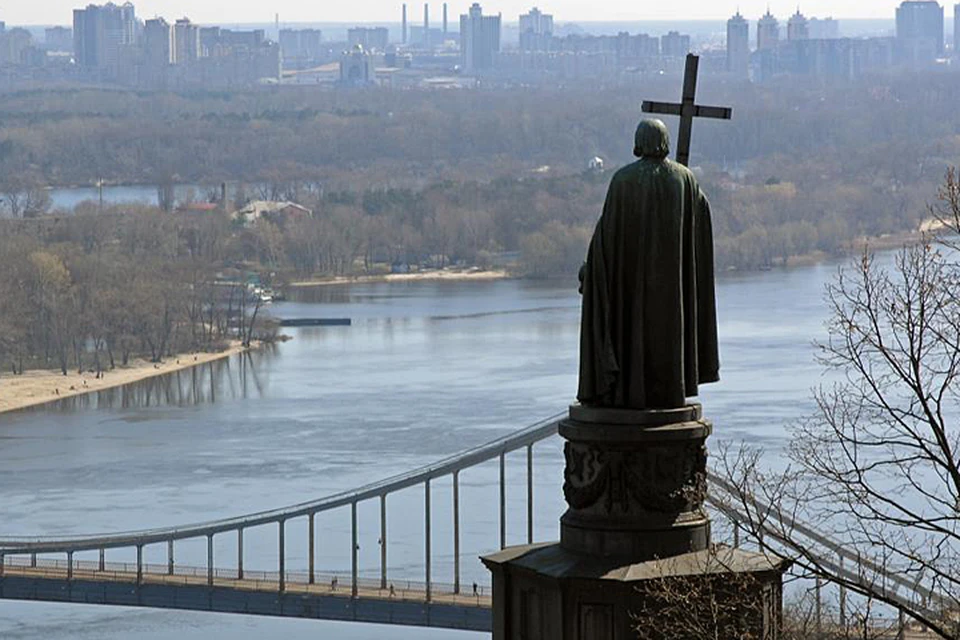 На Украине начался сбор подписей за снос памятника Великому Киевскому князю Владимиру
