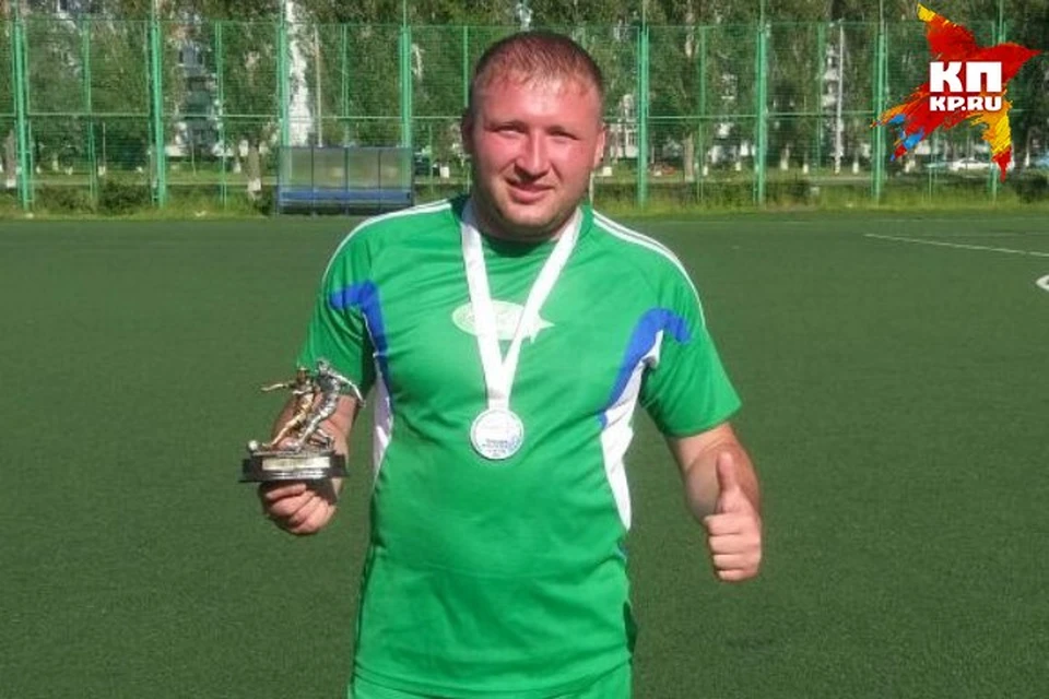 Николай Калинин окончил СибГУФК, увлекался футболом, был лидером команды "Атлант" . По статистике в 42 играх забил 31 гол.