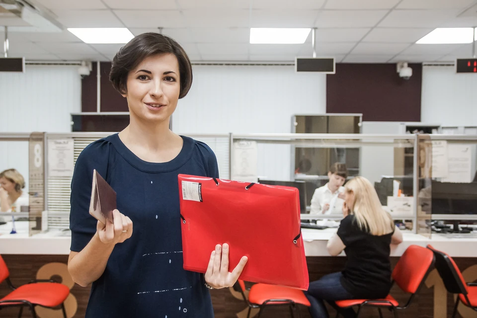 В многофункциональном центре (МФЦ) предоставления государственных и муниципальных услуг.