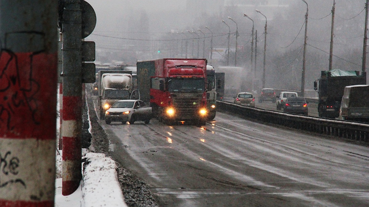 Ямы-ловушки на Мызинском мосту: пострадали десятки автомобилистов - KP.RU