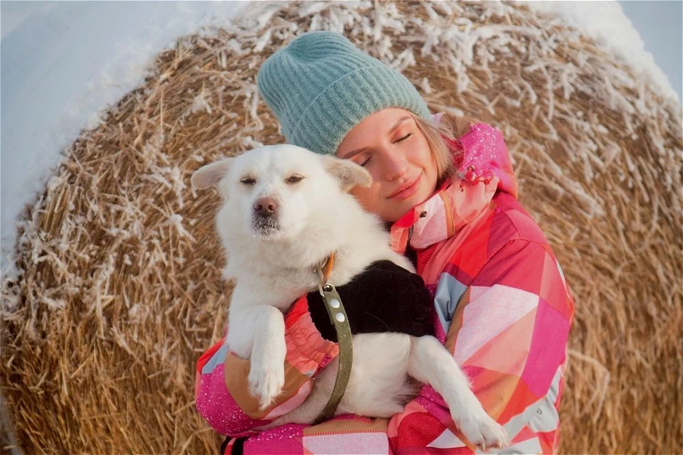 Возьми собаку из приюта: участницы конкурса красоты «Звезда Сибири» помогают найти хозяев для бездомных псов