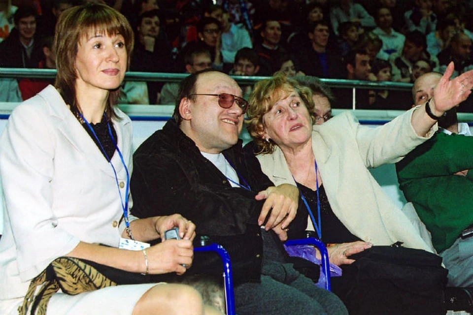 Александра Овчинникова (слева), Юрий Кондрашин и Евгения Кондрашина в 2004 году. ФОТО: Антон КИЧЕВ
