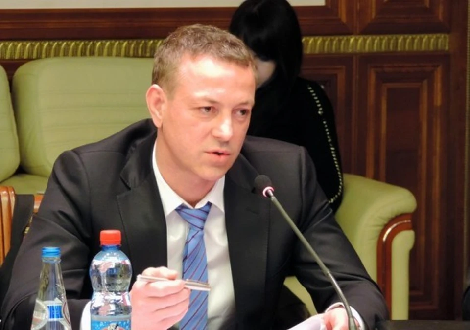 Виктор Лемешевский говорит, что в Пинске живет в 500 метрах от аккумуляторного завода.