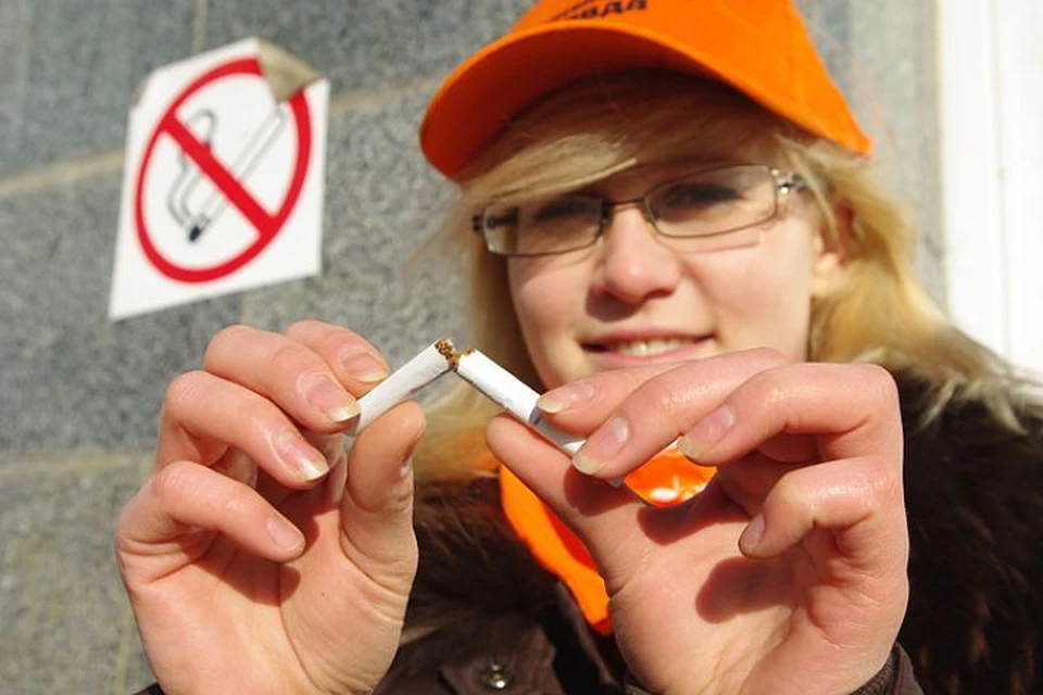 Коммунальники: «Можно запретить курить в квартирах, но как это контролировать?»
