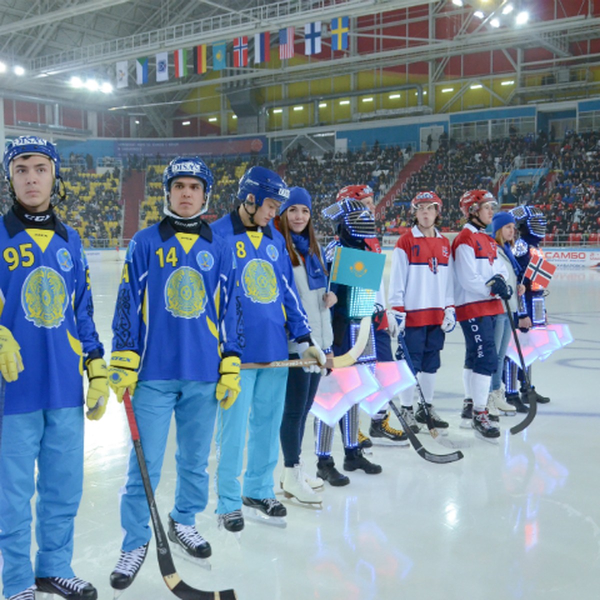 Арена Ерофей» приняла тысячи болельщиков на Чемпионате мира по хоккею с  мячом в Хабаровске - KP.RU