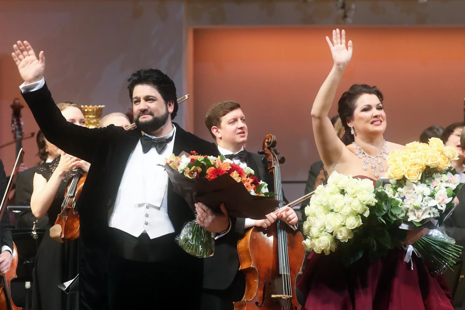 Оперные певцы Юсиф Эйвазов и Анна Нетребко после концерта в сопровождении Национального филармонического оркестра России