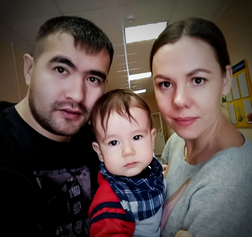 Герой публикации Эльдар со своей женой Светланой и сыном Кириллом