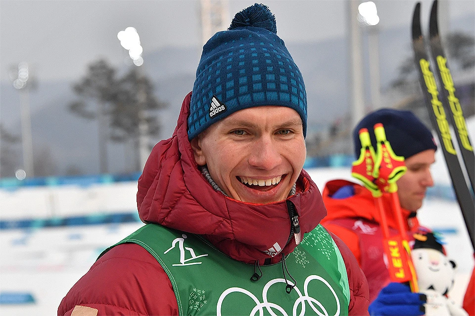 Лыжник Александр Большунов завоевал на Олимпиаде в Пхенчхане три медали: два "серебра" и одну "бронзу".