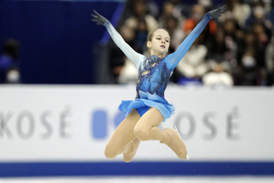 Александра Трусова исполнила два четверных прыжках.