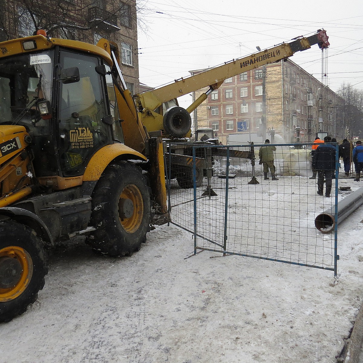 В Петербурге из кранов потекла вода с бензином - KP.RU