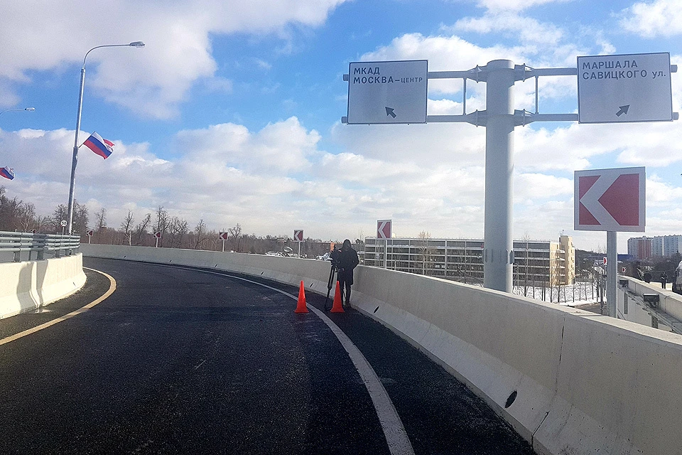 Открылась новая эстакада через Варшавское шоссе со съездом на улицу Маршала Савицкого.