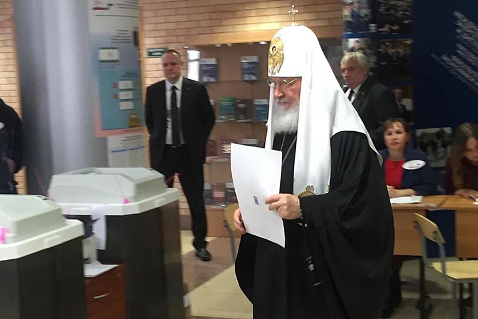 Патриарх Кирилл проголосовал на избирательном участке в Одинцове