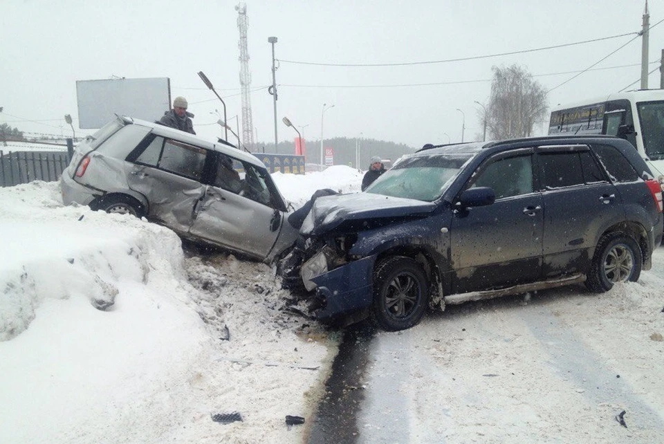 Из-за снегопада число аварий в Удмуртии увеличилось Фото: Алексей Прозоров