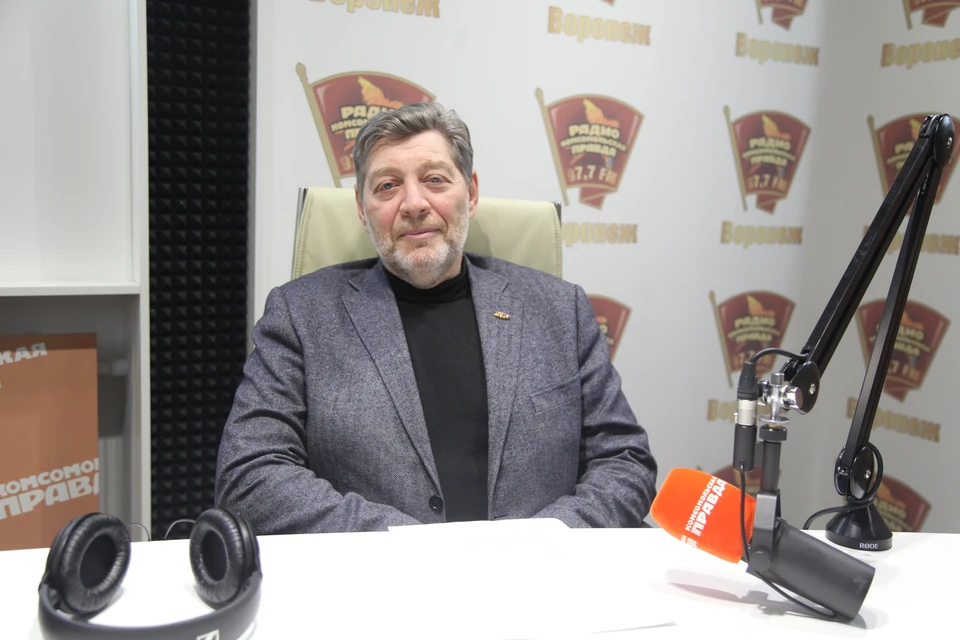 Марк Анатольевич в студии радио "КП".
