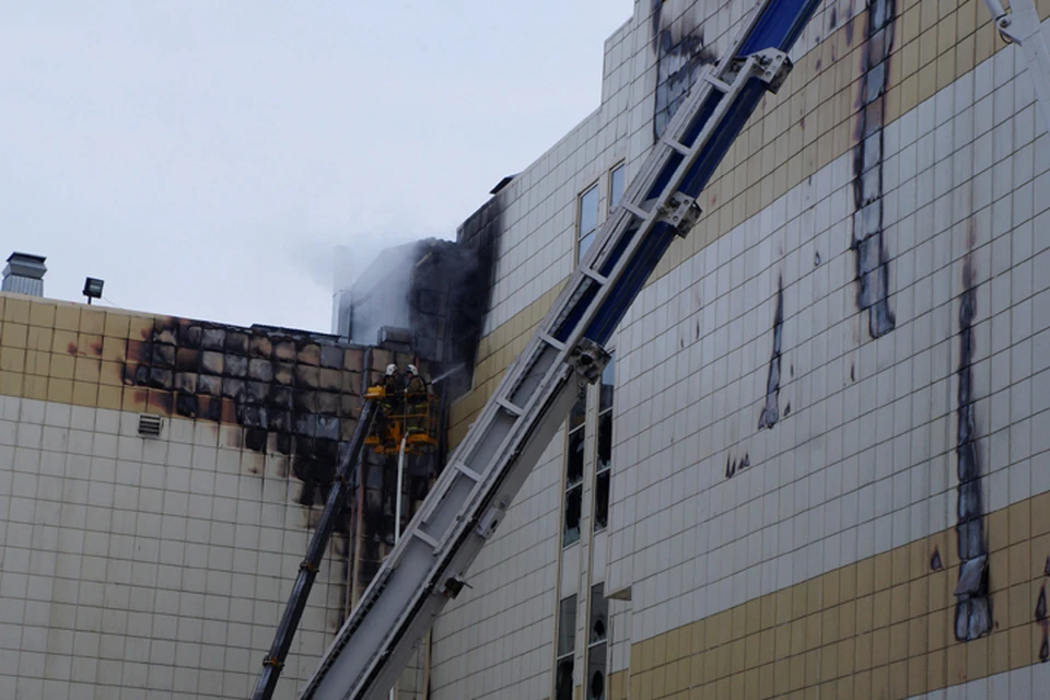 Пожар в Кемерово унес жизни более 60 человек