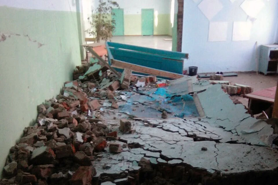 Так выглядел первый этаж школы, где рухнула стена, в день обвала. Фото со страницы vk.com/suzun_vk