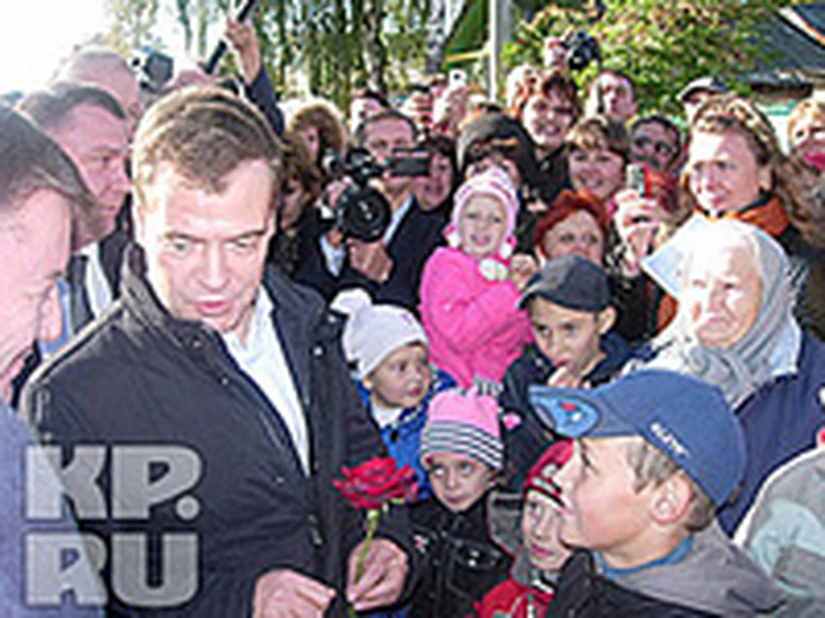 На Орловщине президент возложил цветы к памятнику и прокатился на комбайне
