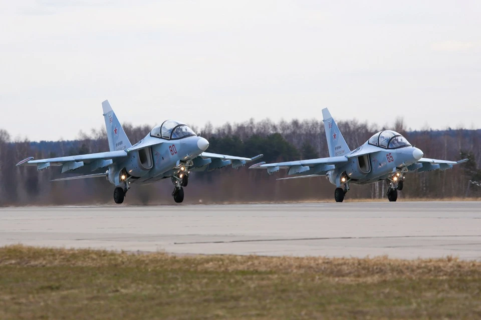 Як-130 - новый российский учебно-боевой самолет.