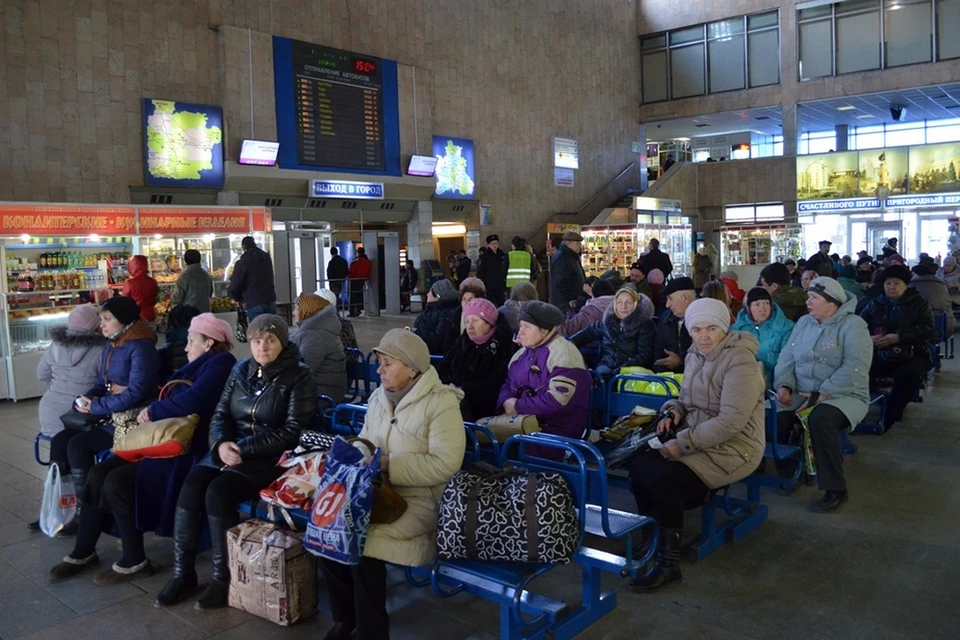 Сельские жители жалуются, что приходится подолгу ждать автобусы