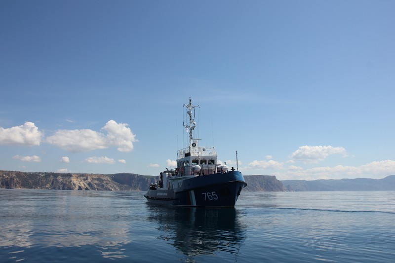 Крымские пограничники дежурят в Черном и Азовском морях