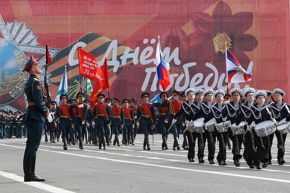 День победы новое исполнение. Празднование 9 мая. Праздник 9 мая парад. Празднование дня Победы. Празднование 9 мая парад.