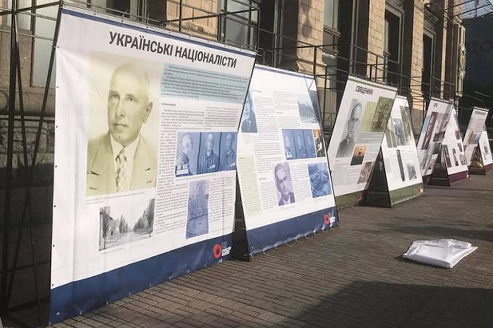 Стенды выставки в центре Киева.