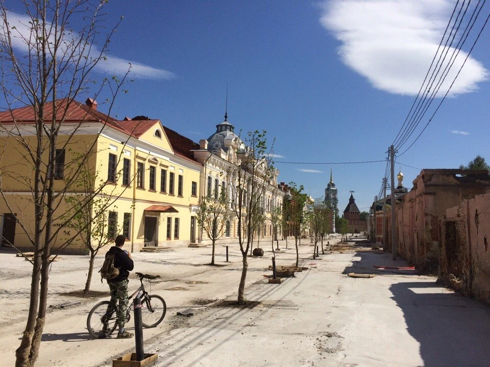 Тула ул. Тула улица Металлистов сейчас. Пешеходная улица в Туле Металлистов. Улица Металлистов Тула до реконструкции. Улица Металлистов Тула реконструкция.