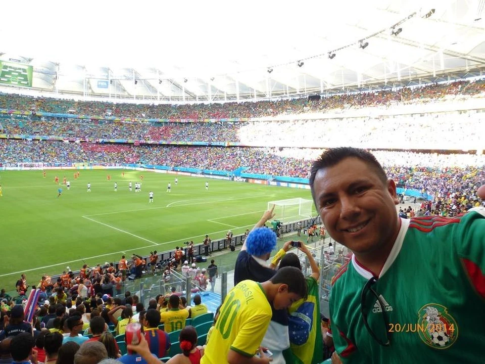 Педро на стадионе в Бразилии. Поездка в Россию оказалась более сложной