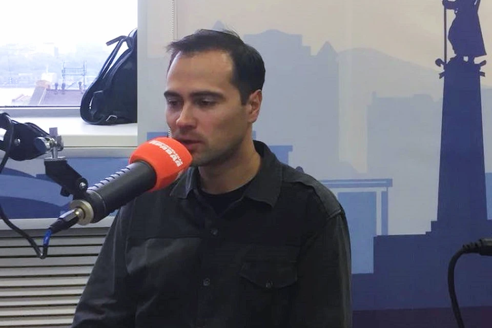 Писатель Василий Авченко в студии радио "Комсомольская Правда".