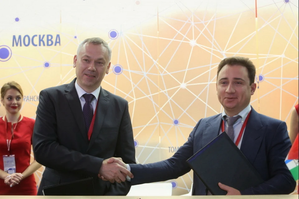 Андрей Травников подписал несколько соглашений на миллиарды рублей. Фото: правительство Новосибирской области