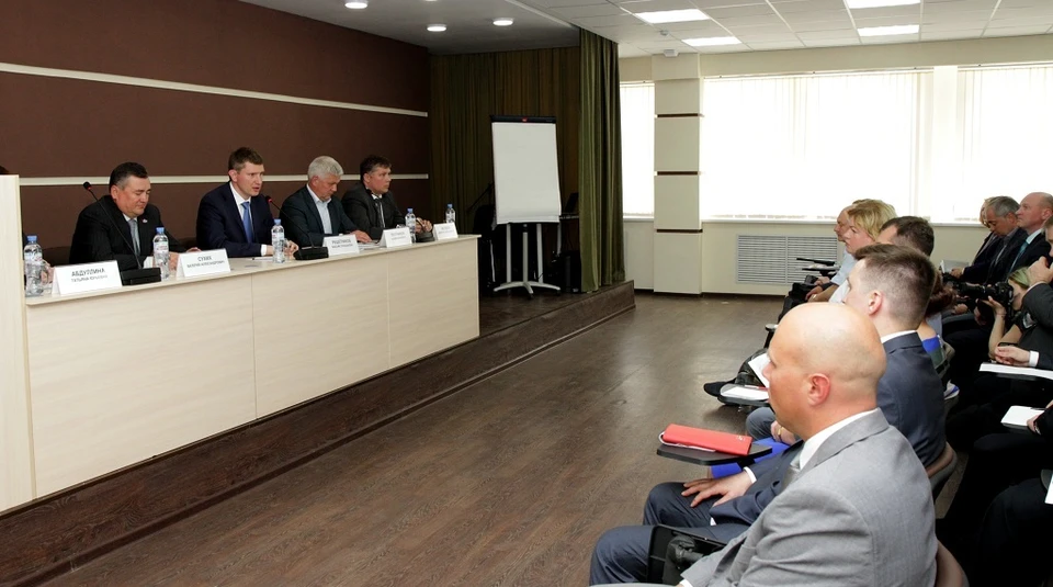 На встрече губернатора с главврачами края обсуждались перспективы развития здравоохранения в Прикамье.