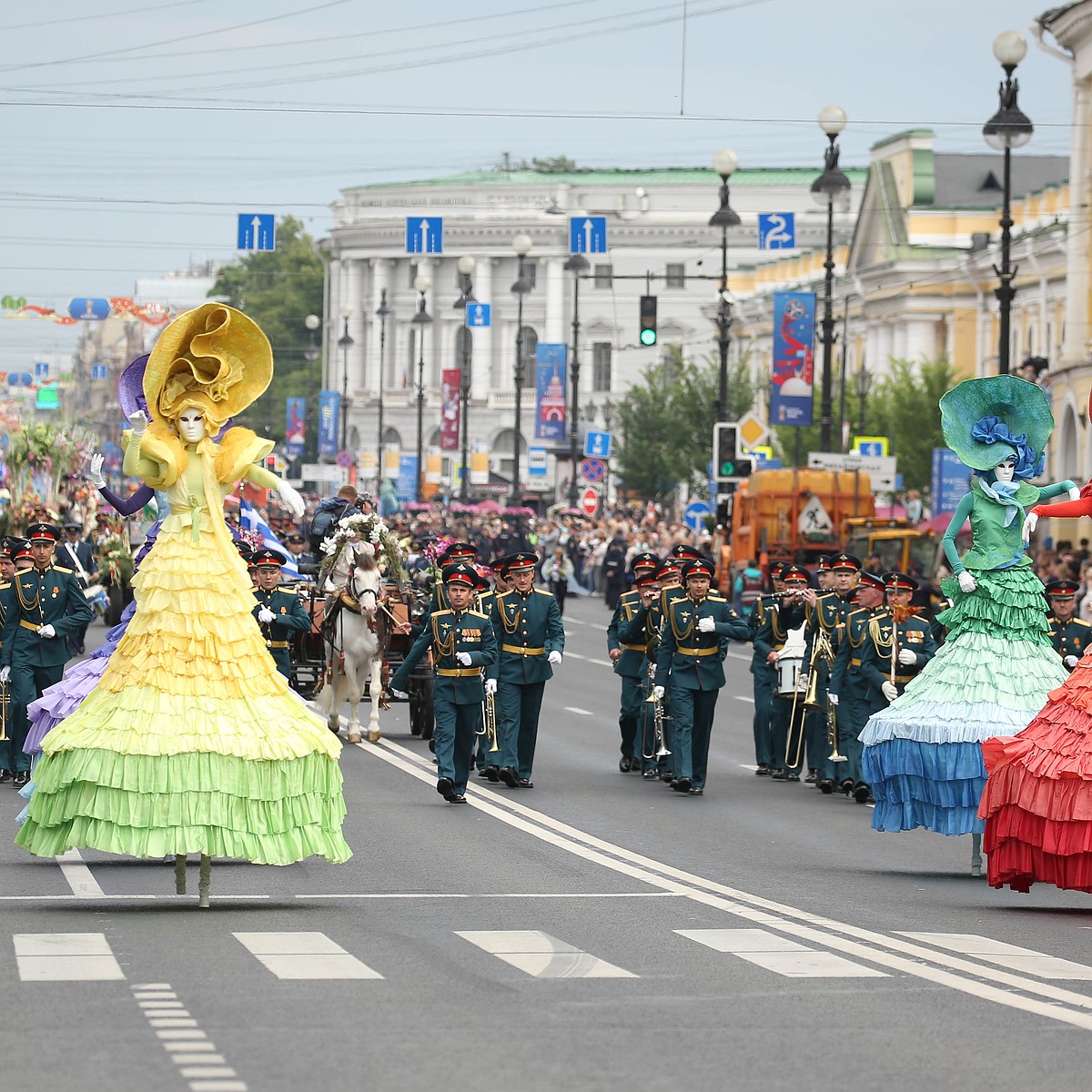 В Санкт-Петербурге прошел фестиваль цветов - KP.RU