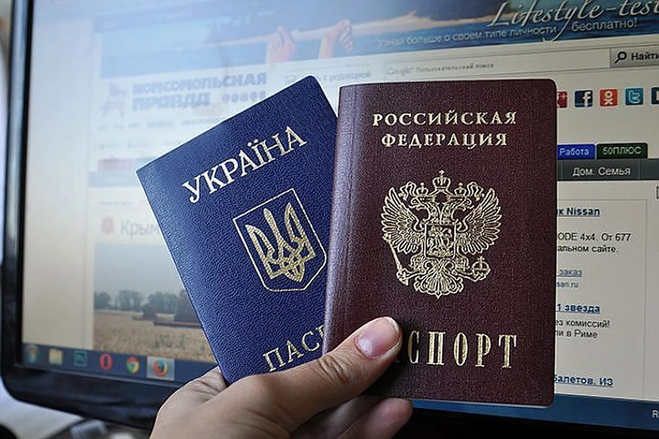 На прямой линии с Владимиром Путиным прозвучал вопрос, как упростить получение российского гражданства украинским беженцам. Путин обещал подумать.