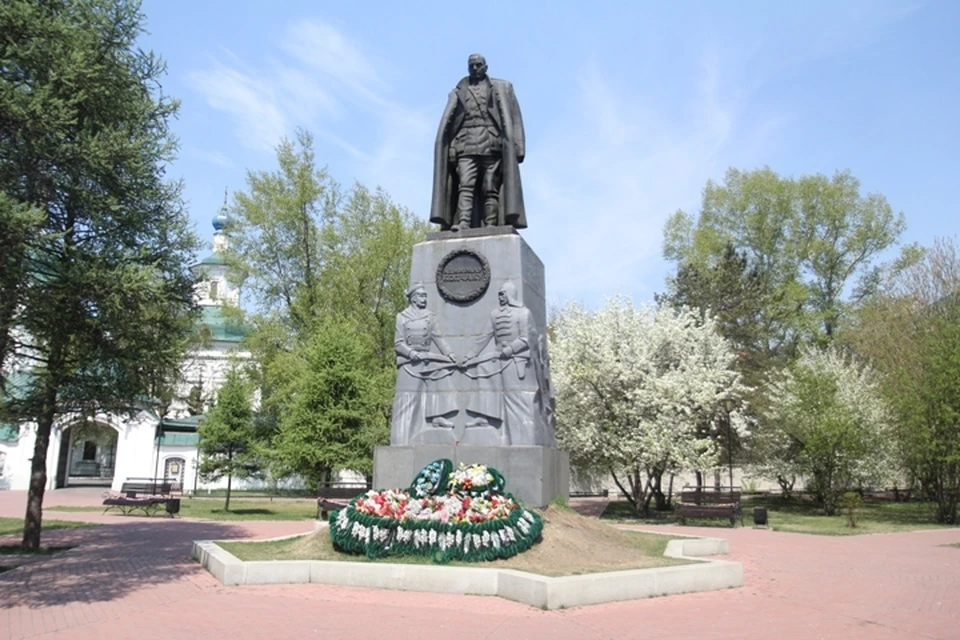 Памятник Колчаку в Иркутске: сносить нельзя оставить