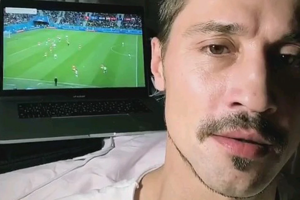 Дима Билан во время просмотра футбола записал ролик для видеоблога.
