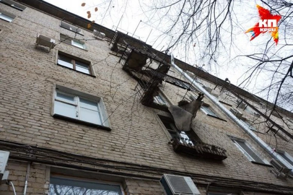 В Сыктывкаре молодая мама выпрыгнула с балкона