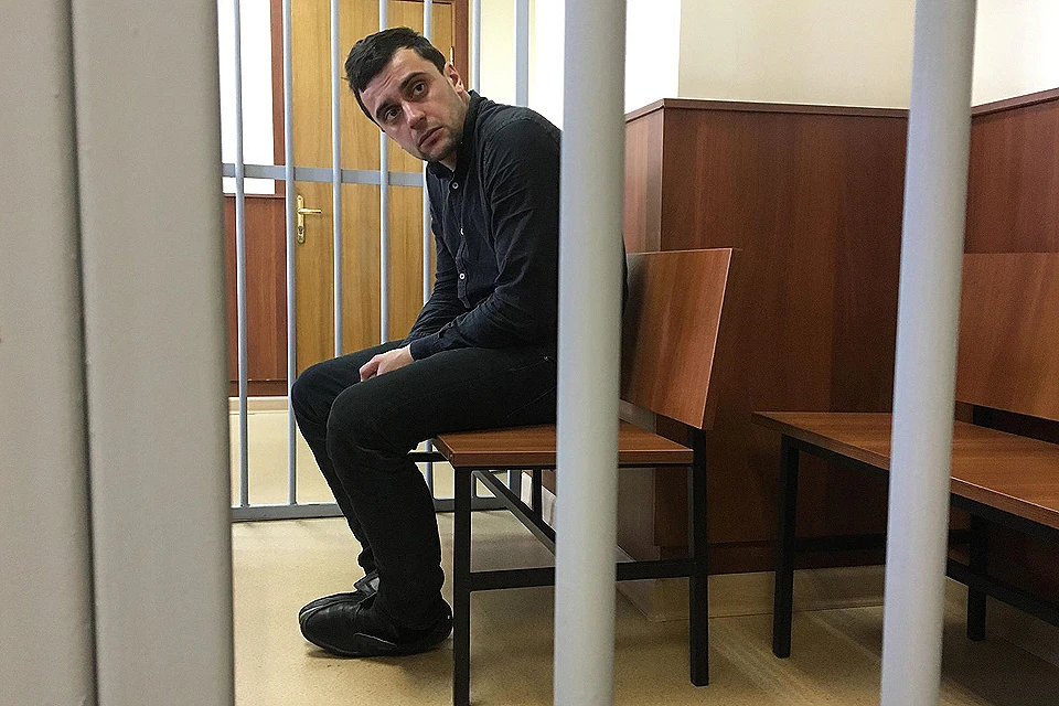Михаил Исаханов в помещении суда.