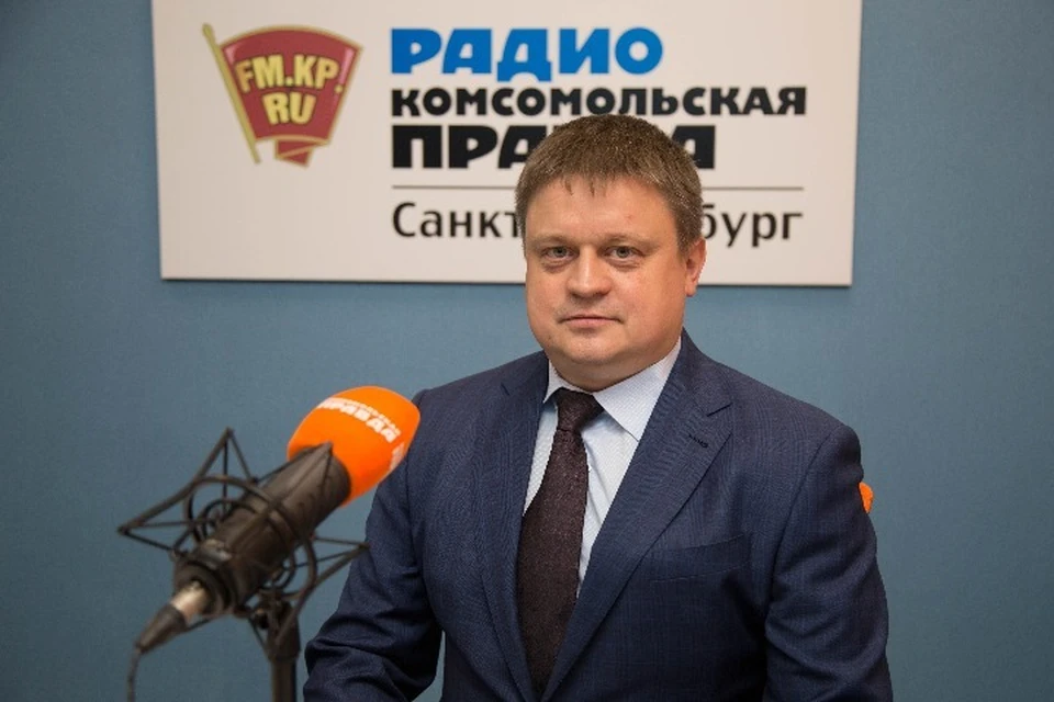 Денис Шабуров в студии радио «Комсомольская Правда в Петербурге»