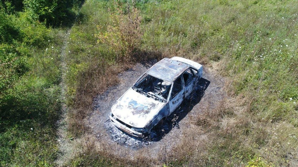 Обвиняемый увез машину с трупом в лес и там поджег. Фото: пресс-служба Следкома по Севастополю