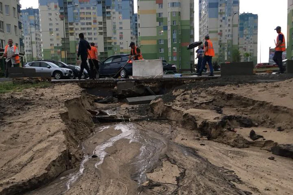 Размытую Волжскую набережную в Нижнем Новгороде спасают огромными камнями