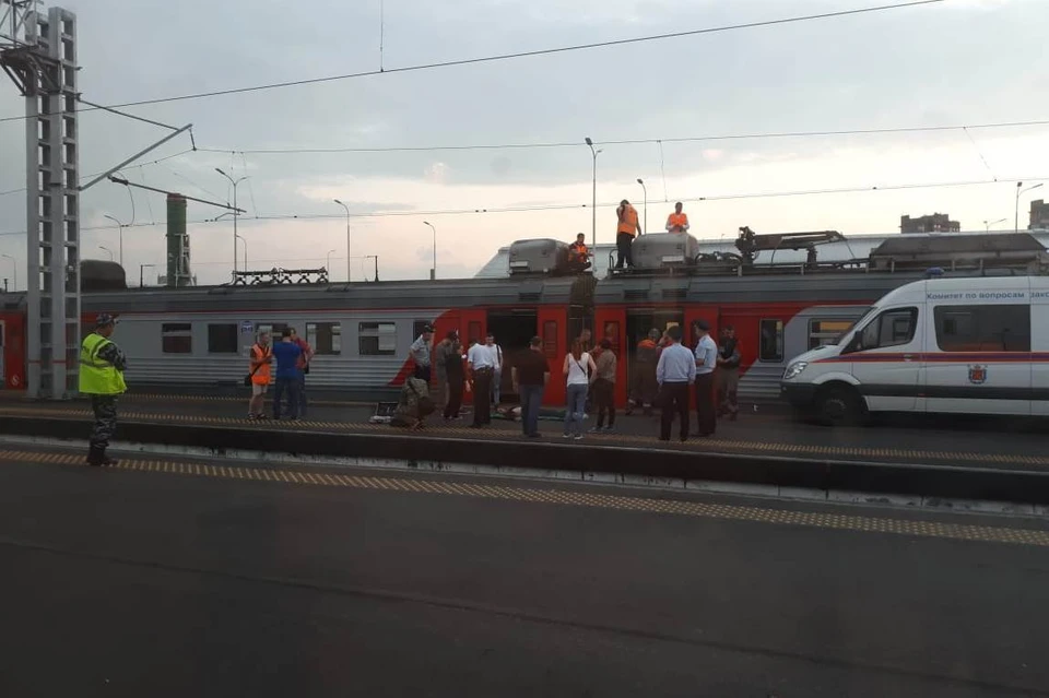 Подросток погиб на крыше электрички. Фото: группа ВКонтакте «ДТП и ЧП | Петербург».