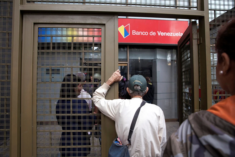 В Венесуэле впервые за 15 лет правительство разрешило гражданам свободный обмен валюты