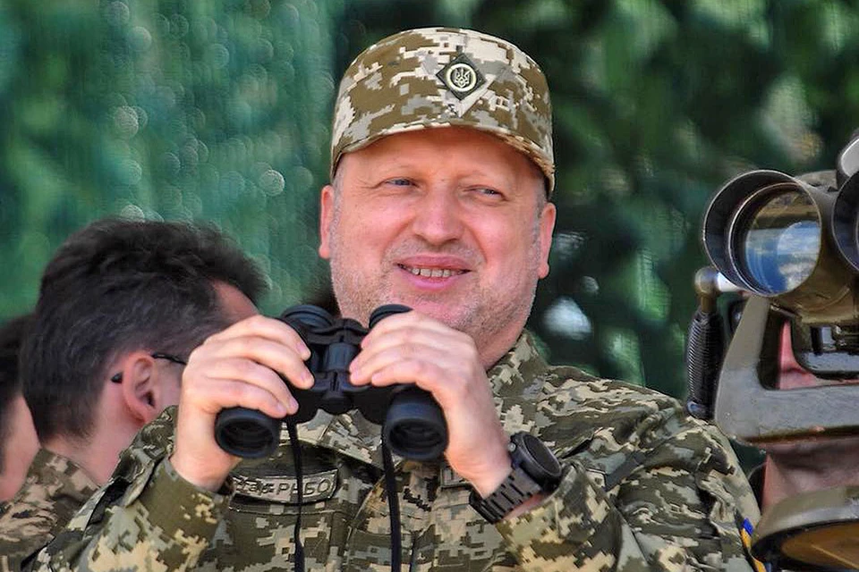 Секретарь Совета Безопасности Украины Александр Турчинов увидел будущее Незалежной в легких вертолетах.