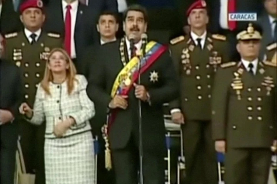 Сообщается, что беспилотник взорвался во время речи Николаса Мадуро, этот момент запечатлели камеры
