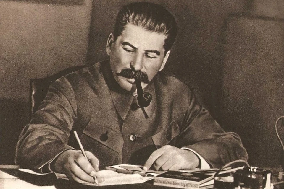 Сталин курил в форточку украдкой от охраны: как партия заботилась о здоровье советских вождей