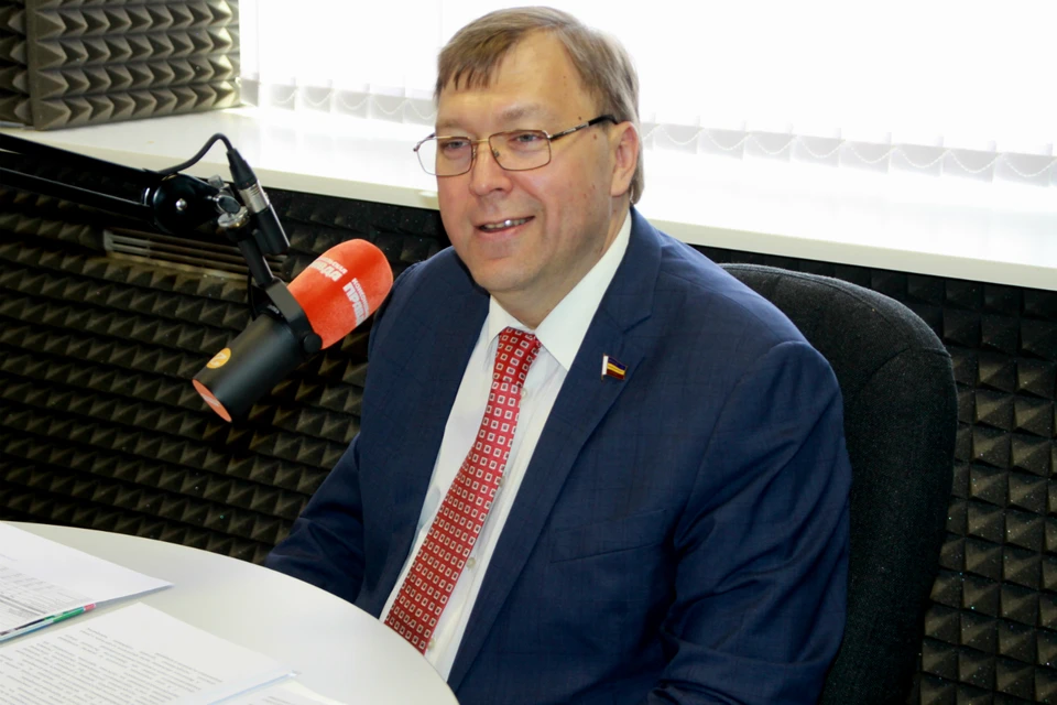Беседа с Александром Ищенко в студии радио "КП" - как и всегда, впрочем - получилась интересной и динамичной.