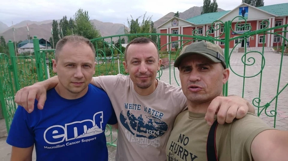 Тело погибшего уральского туриста (на фото справа) доставят в Екатеринбург частным самолетом